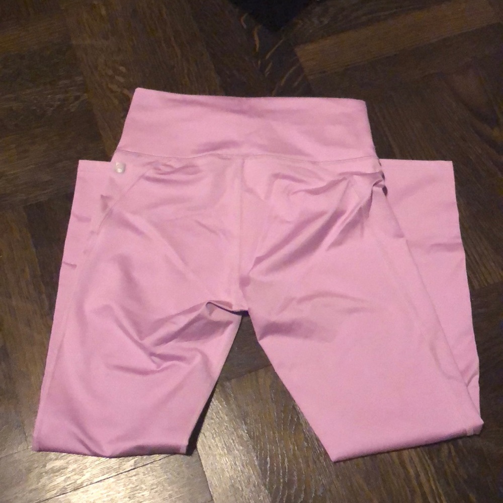 Fabletics Ankle length yoga pants! Inside pocket